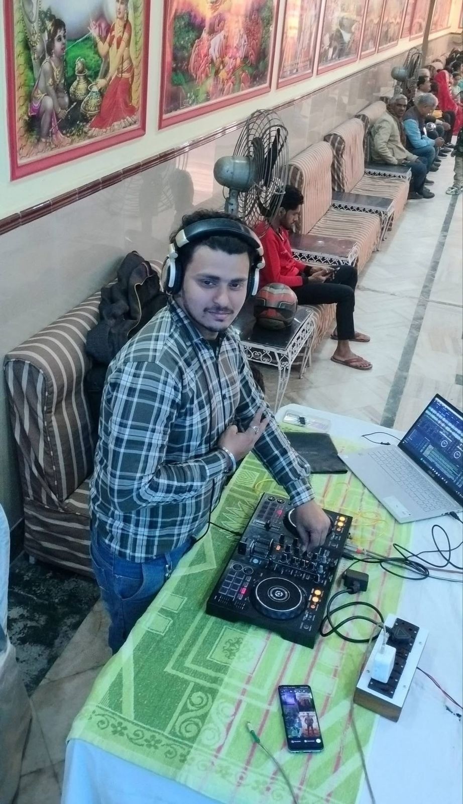 DJ Avi image 2